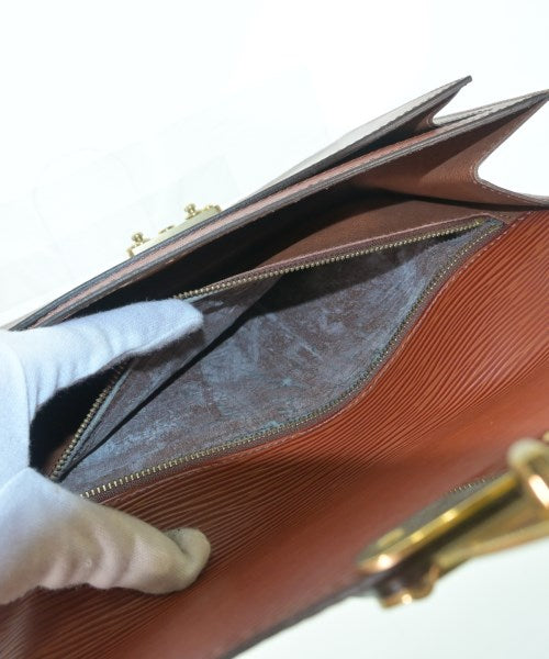 LOUIS VUITTON คลัตช์