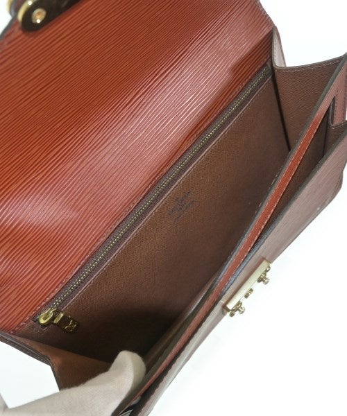 LOUIS VUITTON คลัตช์