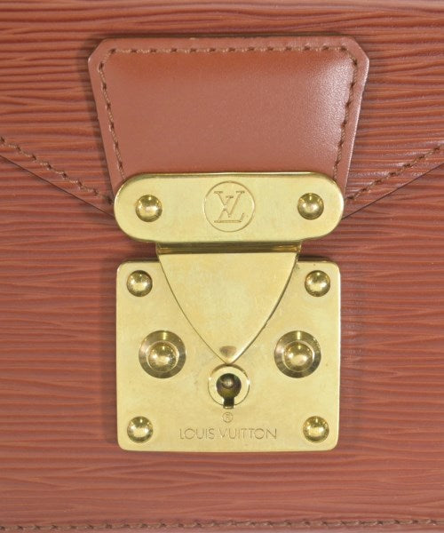 LOUIS VUITTON คลัตช์