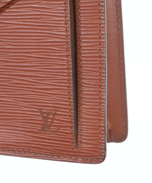 LOUIS VUITTON คลัตช์