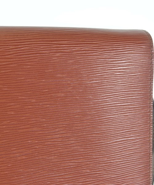 LOUIS VUITTON คลัตช์
