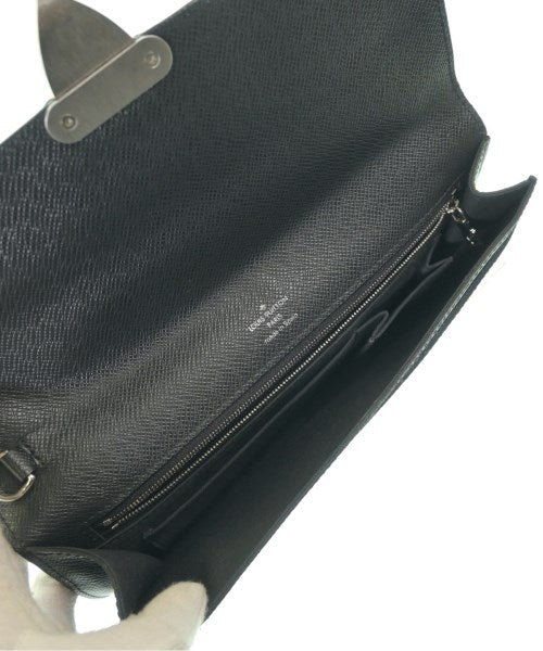 LOUIS VUITTON คลัตช์