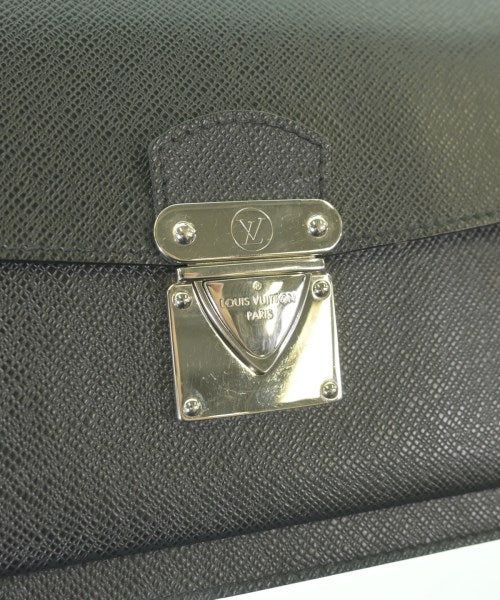 LOUIS VUITTON คลัตช์