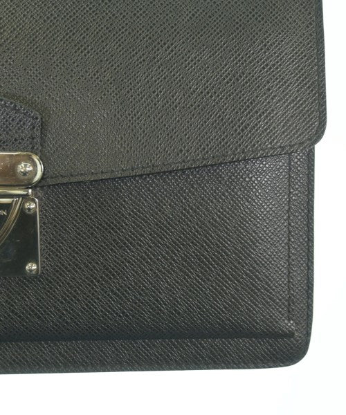 LOUIS VUITTON คลัตช์
