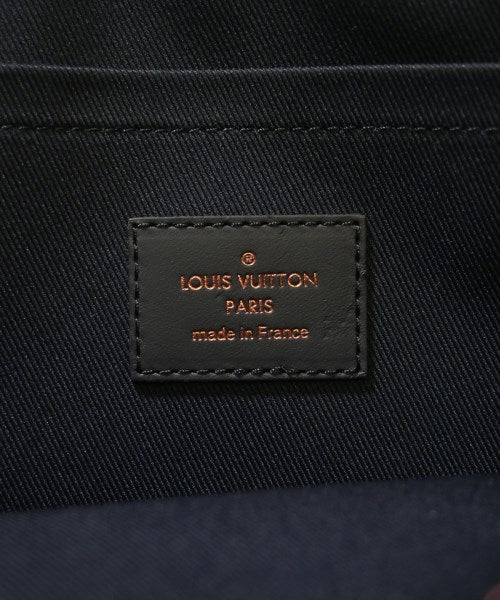 LOUIS VUITTON คลัตช์
