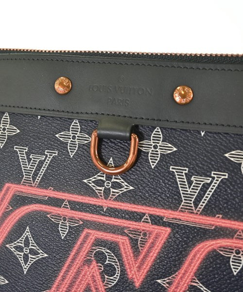 LOUIS VUITTON คลัตช์