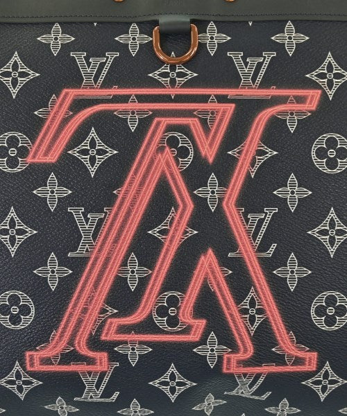 LOUIS VUITTON คลัตช์