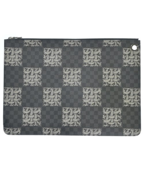 LOUIS VUITTON คลัตช์