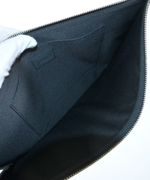 LOUIS VUITTON คลัตช์