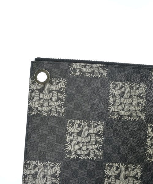 LOUIS VUITTON คลัตช์
