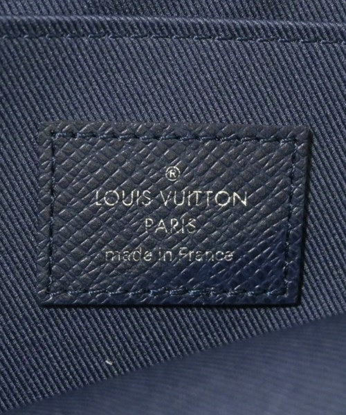 LOUIS VUITTON คลัตช์