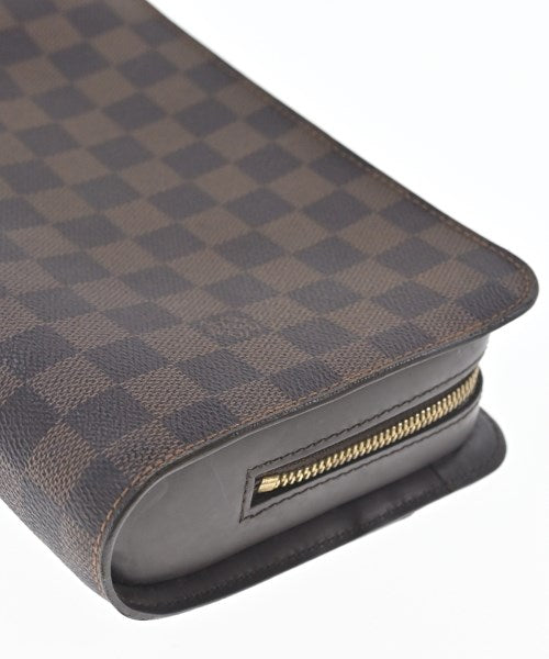 LOUIS VUITTON คลัตช์