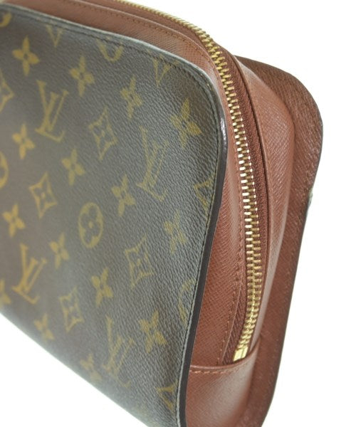 LOUIS VUITTON คลัตช์