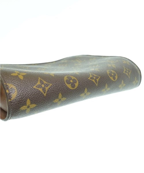 LOUIS VUITTON คลัตช์