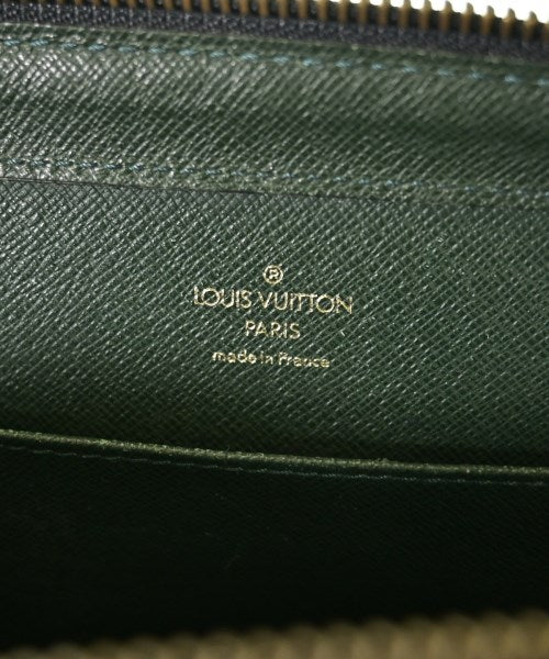 LOUIS VUITTON คลัตช์