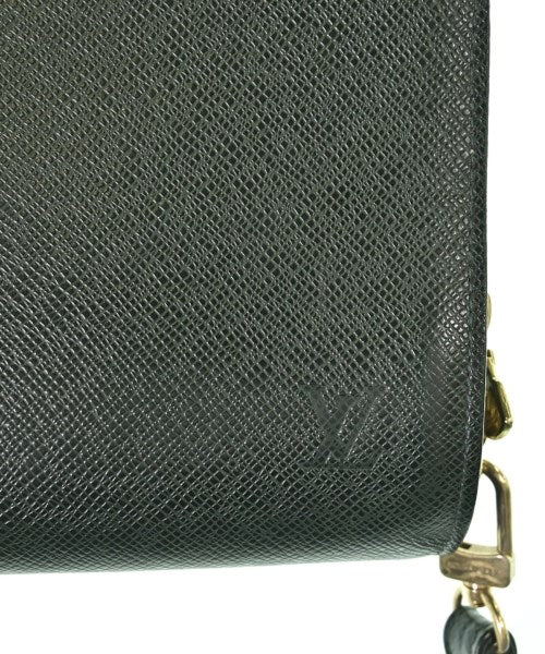 LOUIS VUITTON คลัตช์