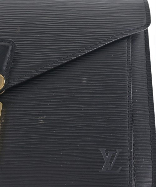 LOUIS VUITTON คลัตช์