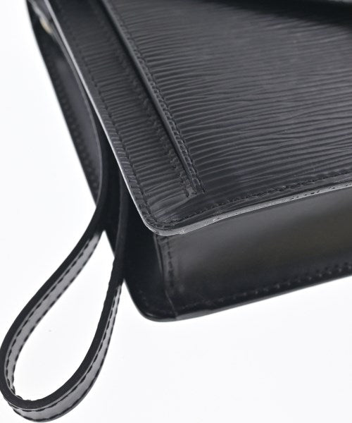 LOUIS VUITTON คลัตช์