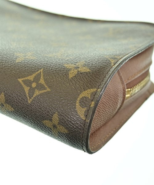 LOUIS VUITTON คลัตช์