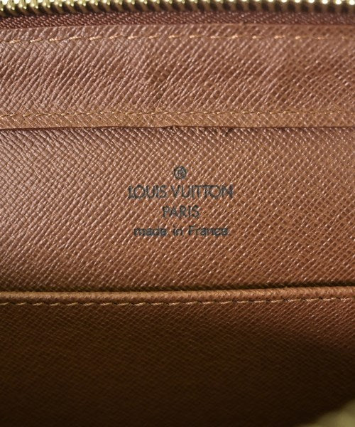 LOUIS VUITTON คลัตช์