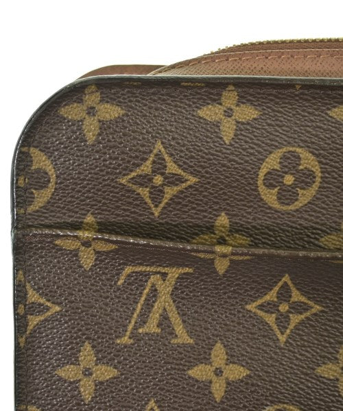 LOUIS VUITTON คลัตช์