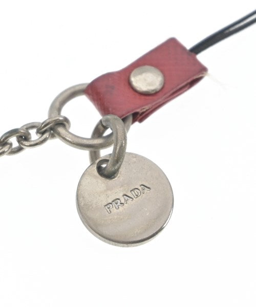 PRADA เครื่องประดับบนกระเป๋า