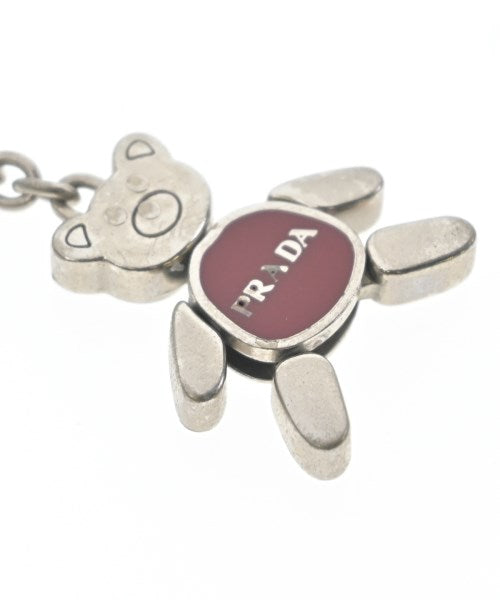 PRADA เครื่องประดับบนกระเป๋า