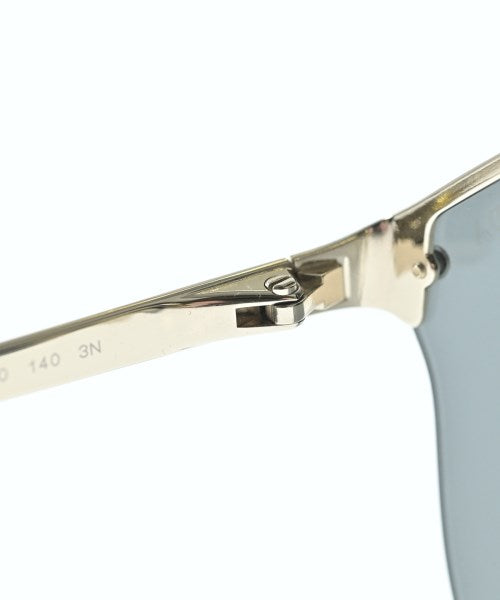 PRADA แว่นกันแดด