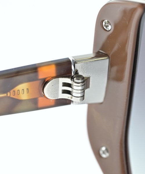 PRADA แว่นกันแดด