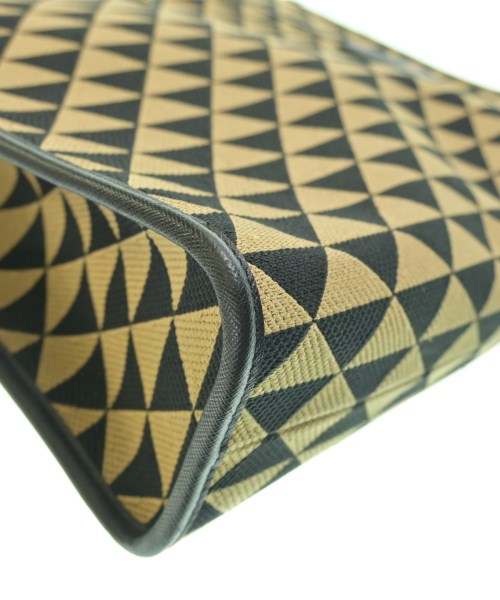 PRADA กระเป๋าถือขนาดใหญ่