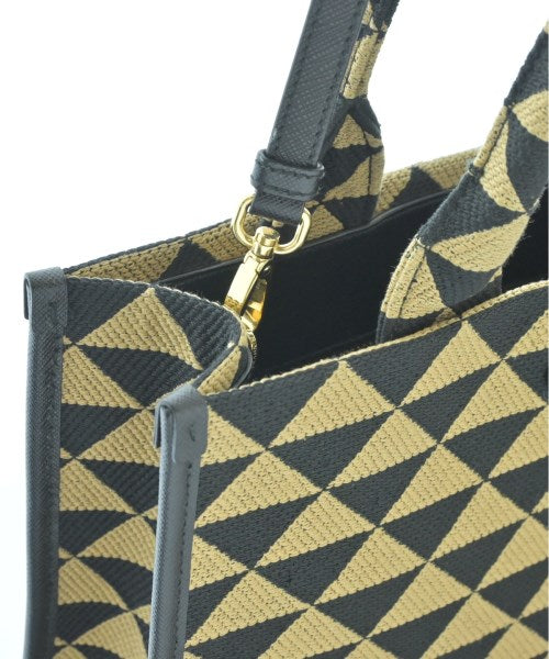 PRADA กระเป๋าถือขนาดใหญ่