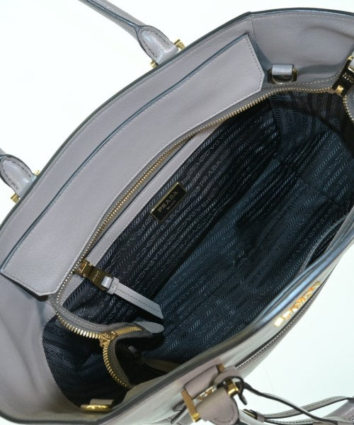 PRADA กระเป๋าถือ