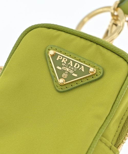 PRADA เครื่องประดับบนกระเป๋า