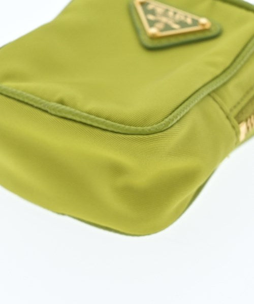 PRADA เครื่องประดับบนกระเป๋า