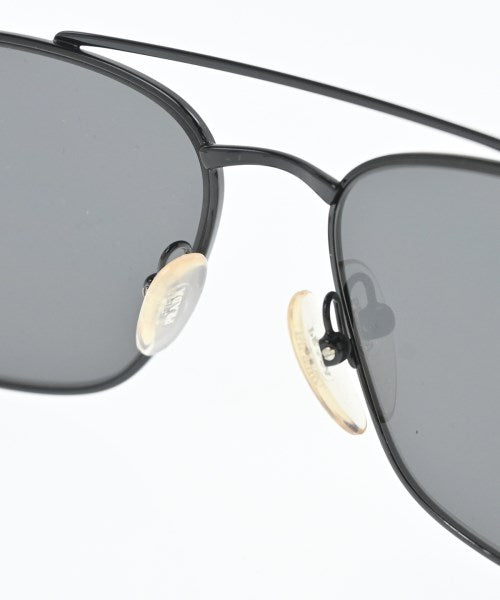 PRADA แว่นกันแดด