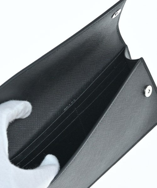 PRADA กระเป๋า อื่น