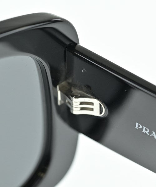 PRADA แว่นกันแดด
