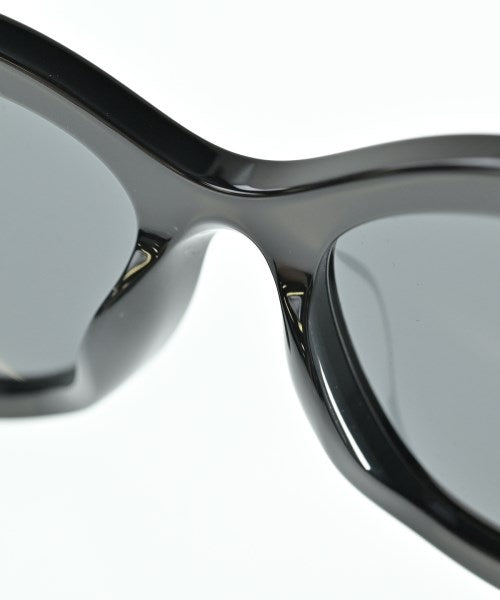 PRADA แว่นกันแดด