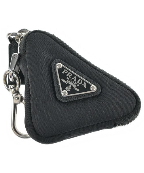 PRADA เครื่องประดับบนกระเป๋า