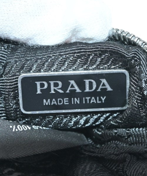 PRADA เครื่องประดับบนกระเป๋า