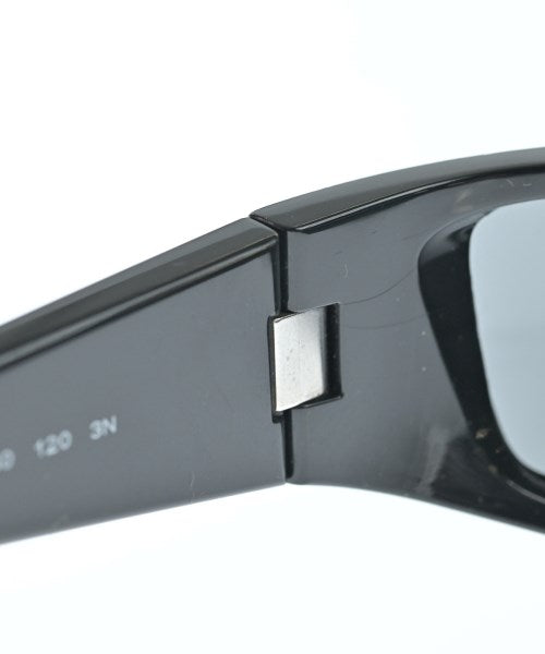 PRADA แว่นกันแดด