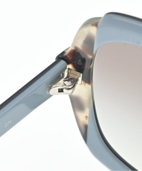 PRADA แว่นกันแดด