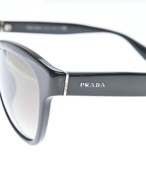 PRADA แว่นกันแดด