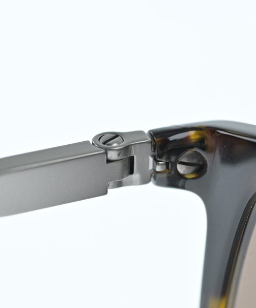 PRADA แว่นกันแดด