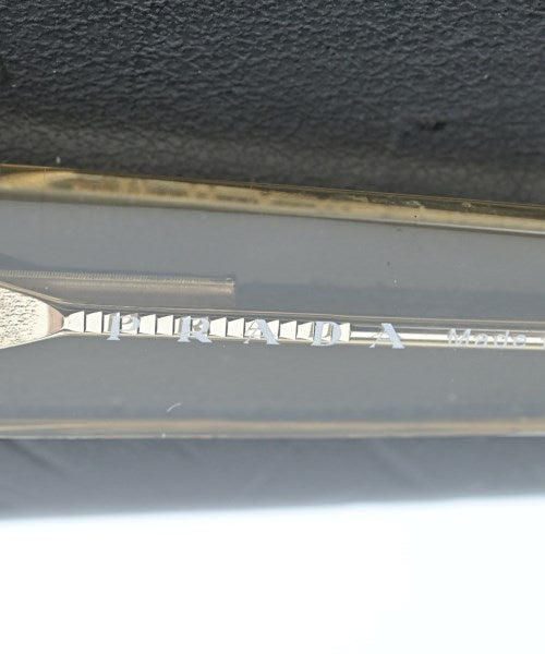 PRADA แว่นกันแดด