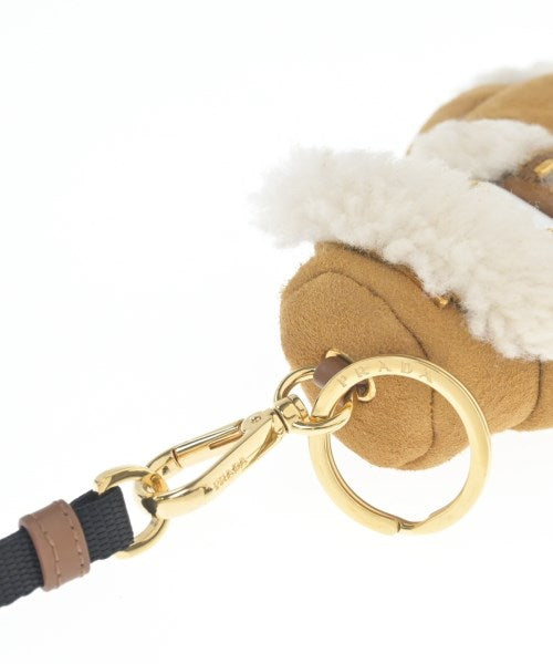 PRADA เครื่องประดับบนกระเป๋า