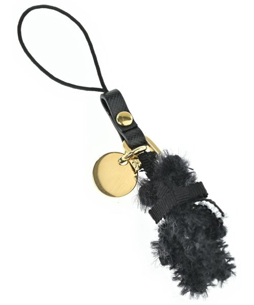 PRADA เครื่องประดับบนกระเป๋า