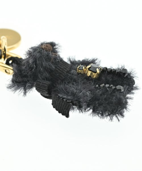 PRADA เครื่องประดับบนกระเป๋า