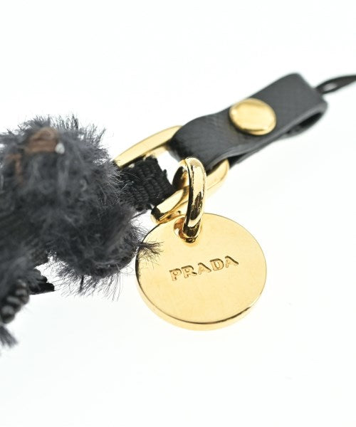 PRADA เครื่องประดับบนกระเป๋า