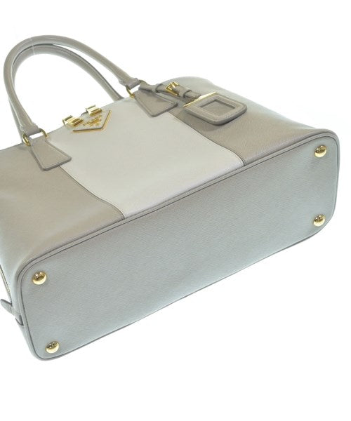 PRADA กระเป๋าถือ